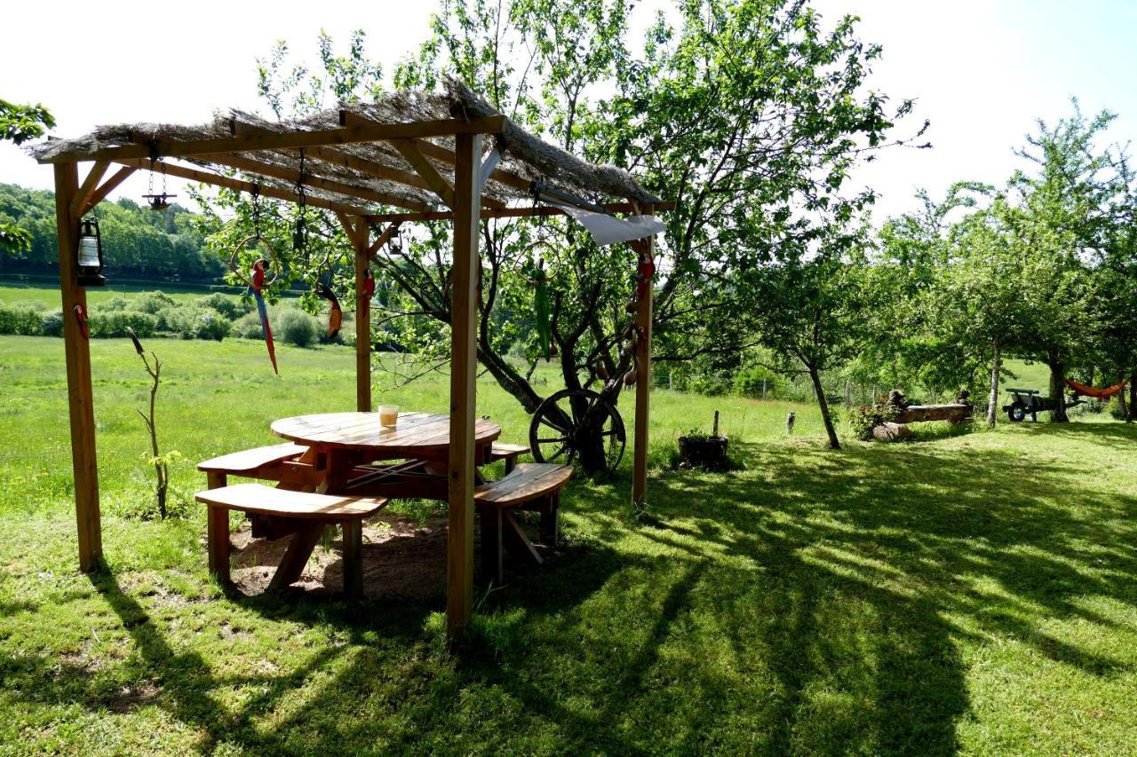 Roulotte Maisonthiers Blanot  Экстерьер фото