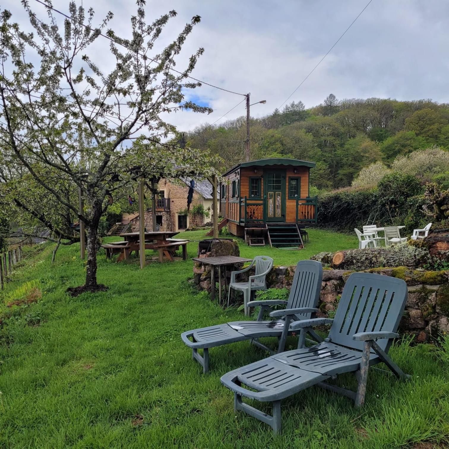Roulotte Maisonthiers Blanot  Экстерьер фото